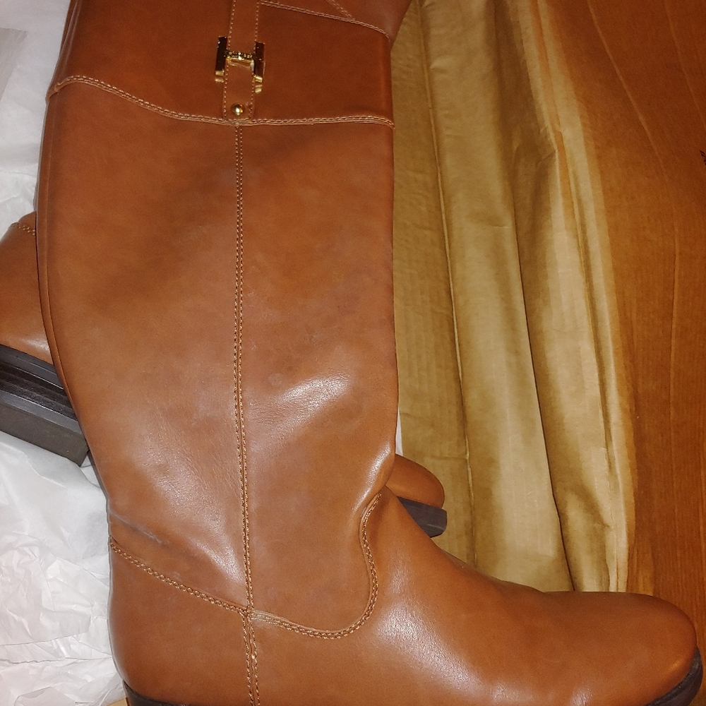 Tommy Hilfiger boots new never worn